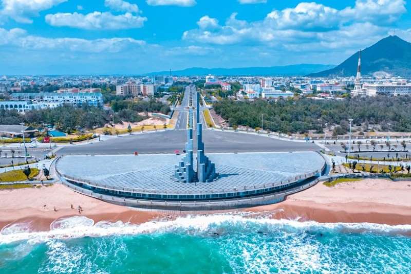 Du khách check-in tại thảo nguyên Bãi Xép - Phú Yên