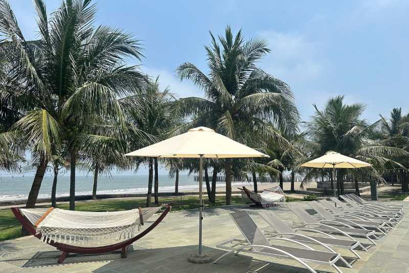 Không gian nghỉ dưỡng yên bình và xanh mát tại Hải Tiến Resort