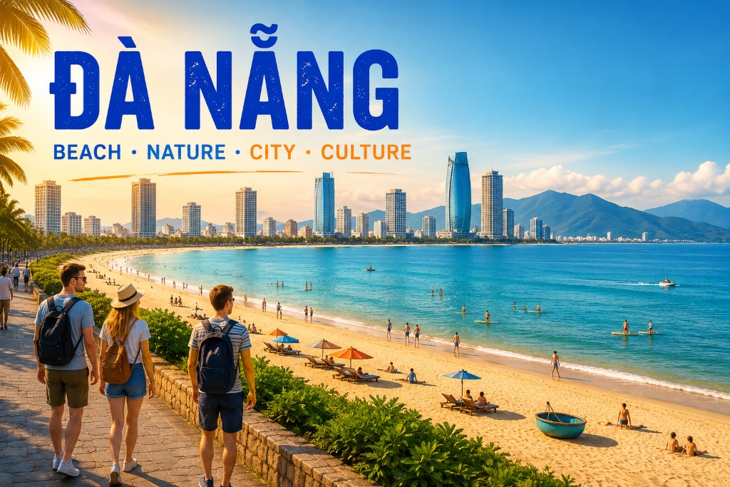 bãi biển Đà Nẵng đông khách quốc tế mùa hè