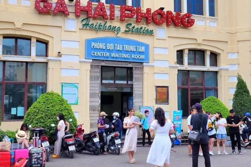 Bên trong toa ghế mềm điều hòa tàu HP1 tuyến Hà Nội Hải Phòng