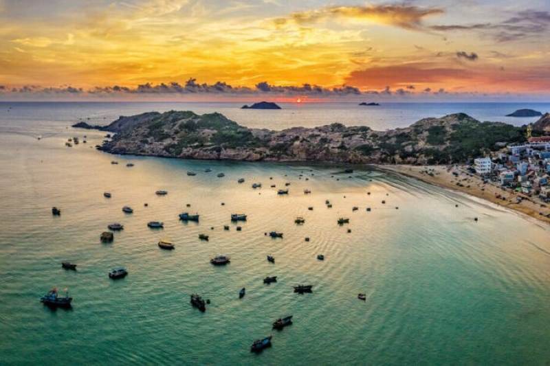 Vẻ đẹp trong xanh của biển Kỳ Co - Quy Nhơn
