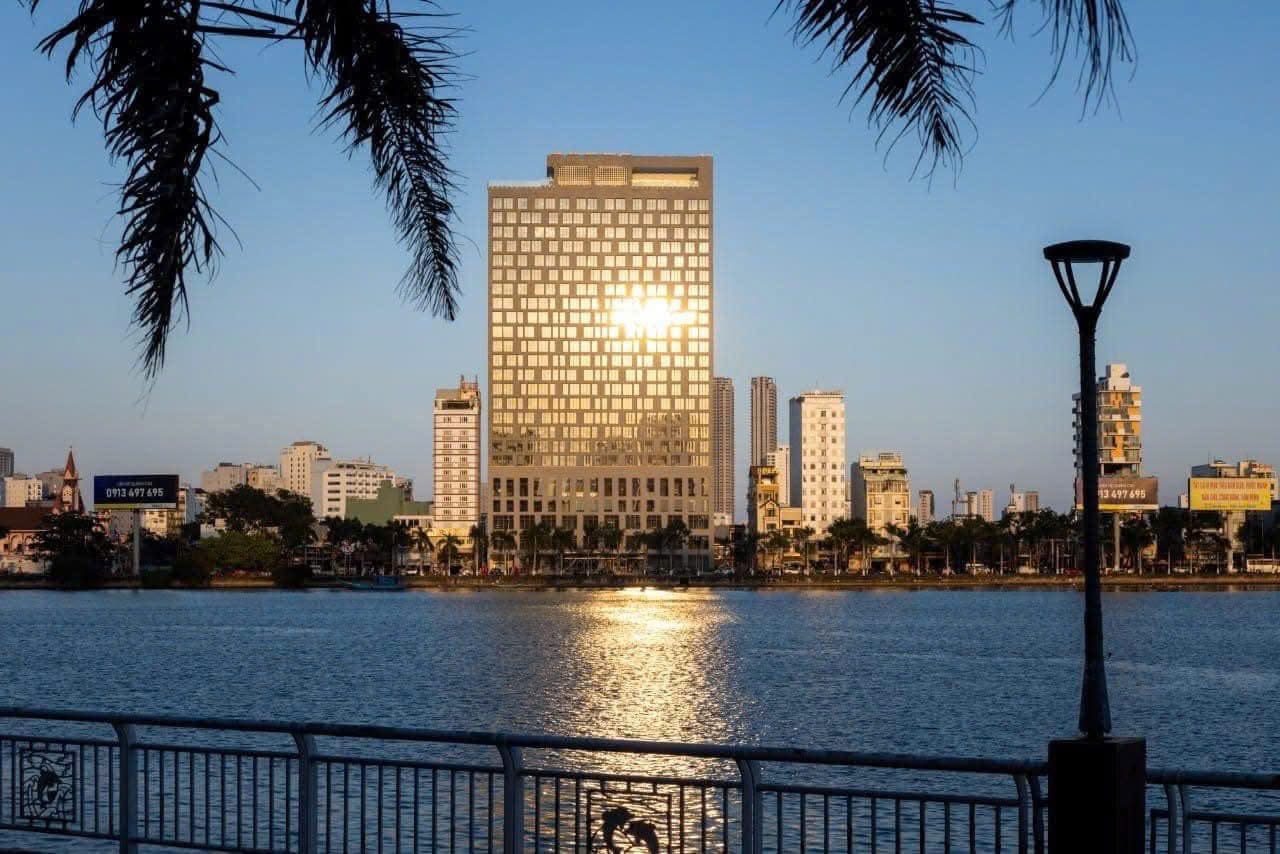 WINK HOTEL DANANG RIVERSIDE 5 sao