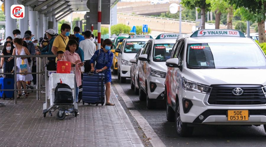 Di chuyển từ sân bay Tân Sơn Nhất về trung tâm