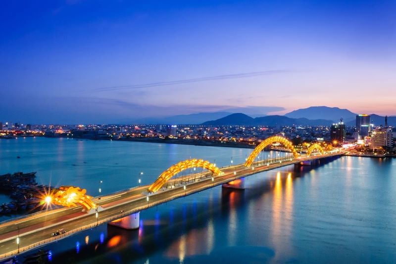 Toàn cảnh thành phố Đà Nẵng với những cây cầu nổi tiếng bắc qua sông Hàn nhìn từ trên cao