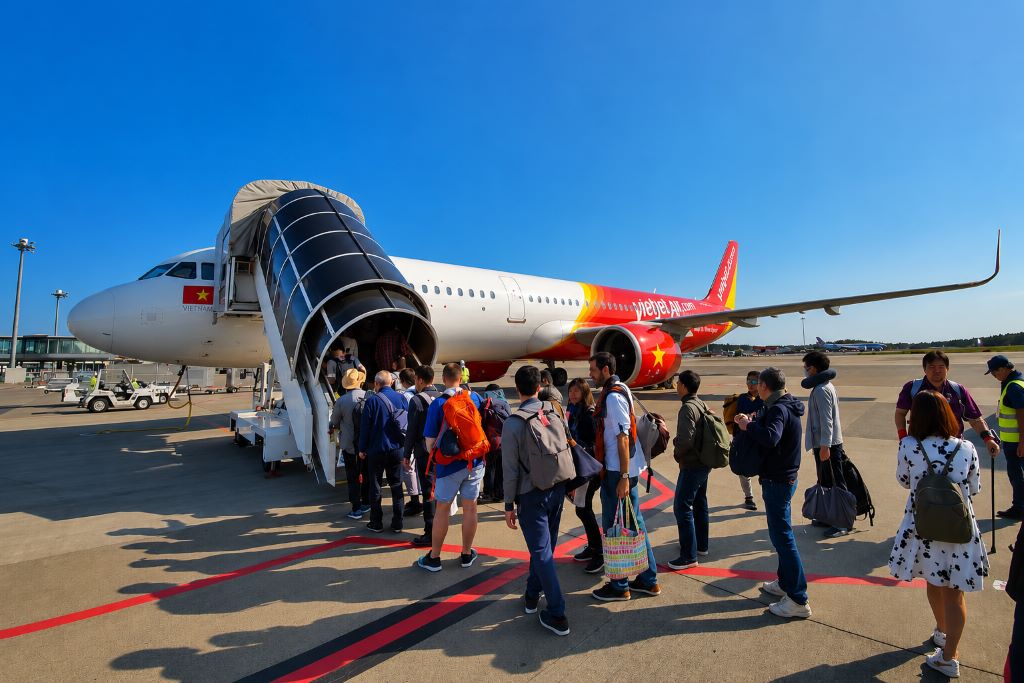 hành khách đặt vé máy bay Vietjet Air trực tuyến trên hệ thống