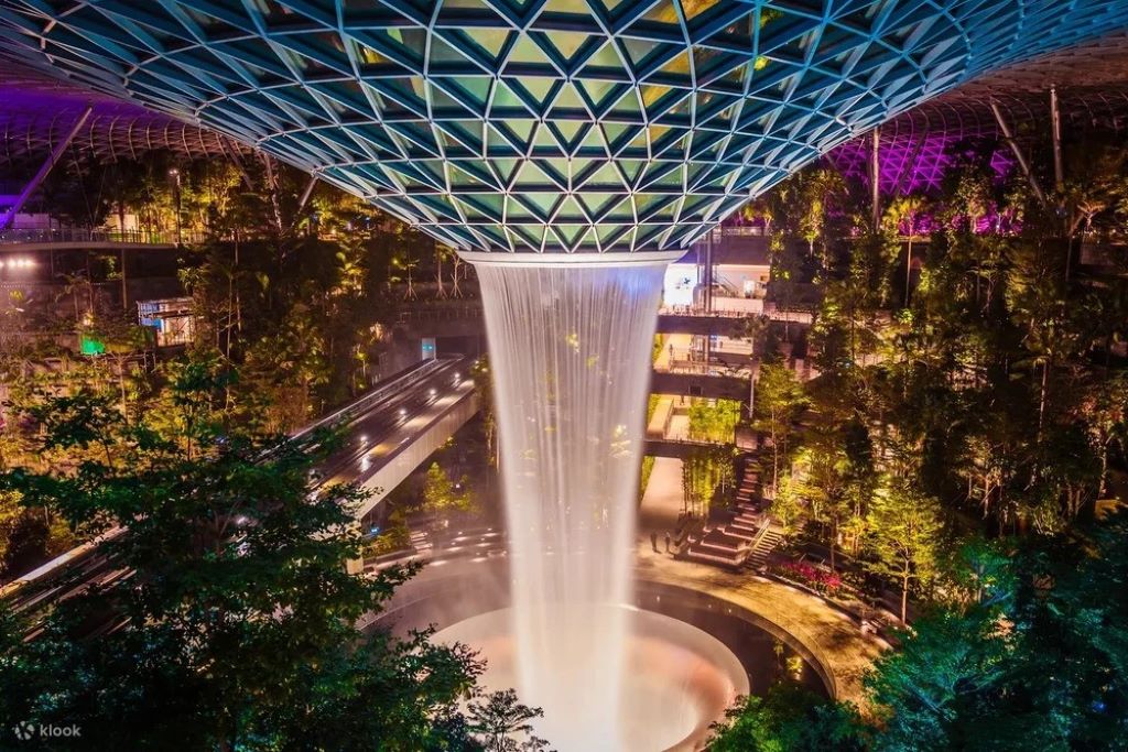 Mua Sắm & Ăn Uống Ở Jewel Changi - Tổ Hợp Sân Bay Kết Hợp Mua Sắm, Giải Trí "Siêu To Khổng Lồ"