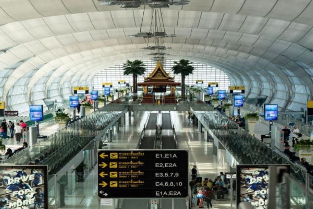 hệ thống tàu điện Airport Rail Link hiện đại kết nối từ sân bay Suvarnabhumi vào trung tâm Bangkok