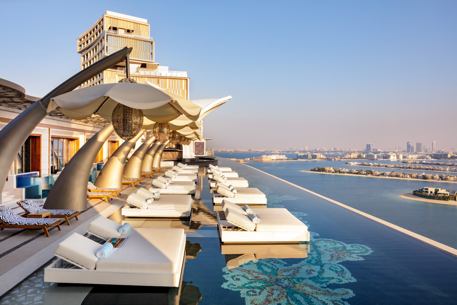Dubai – Miracle garden – Abu Dhabi (Tour ghép - Emirates Airline)